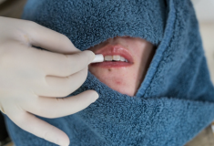 リップセラム塗布